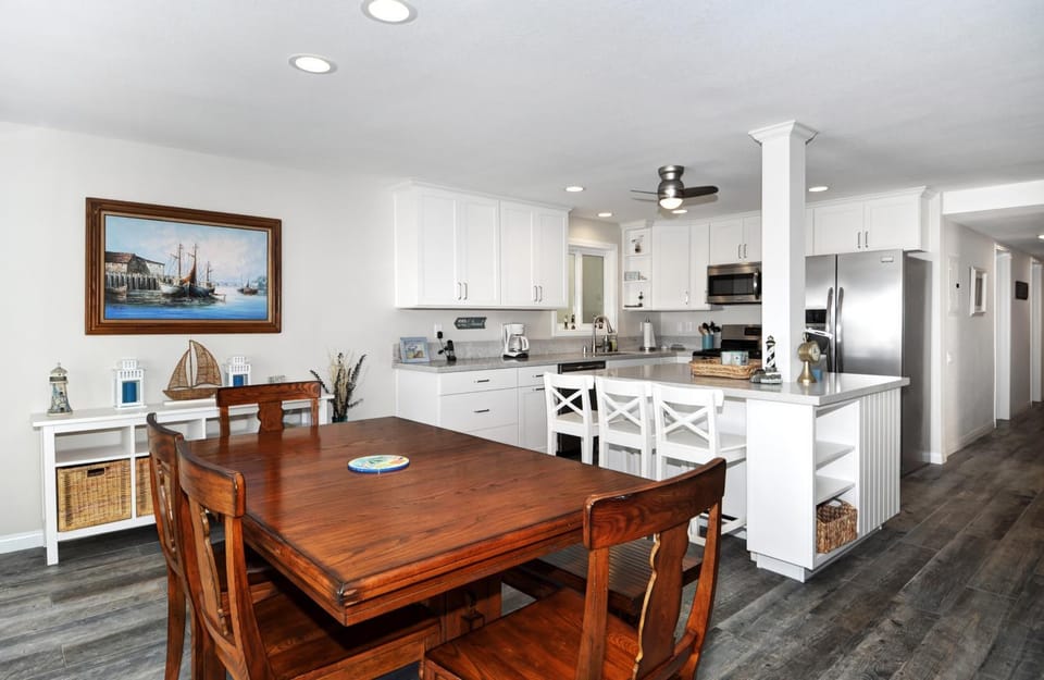 1005 E Balboa Blvd 1 Apartment in Balboa Peninsula