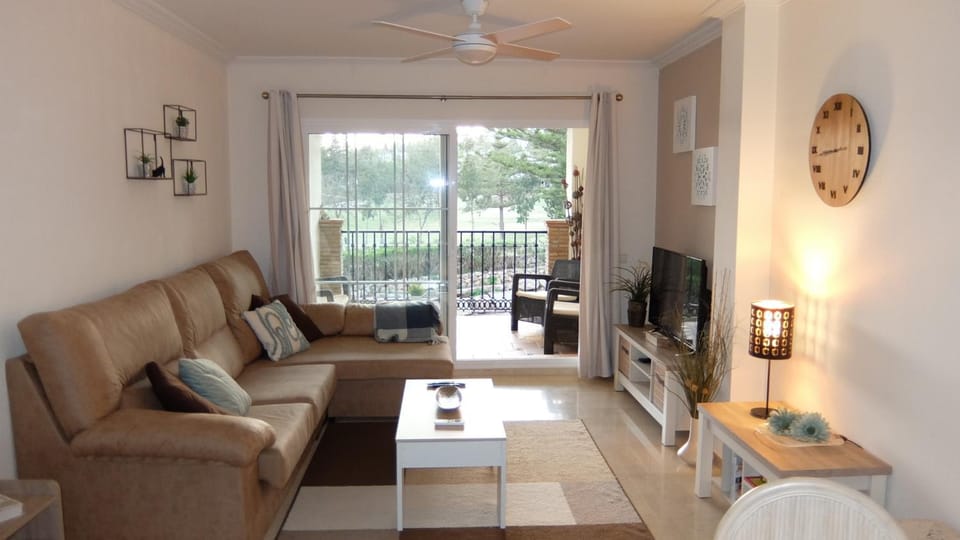 Communal lounge/ TV room, Balcony/Terrace, Garden view