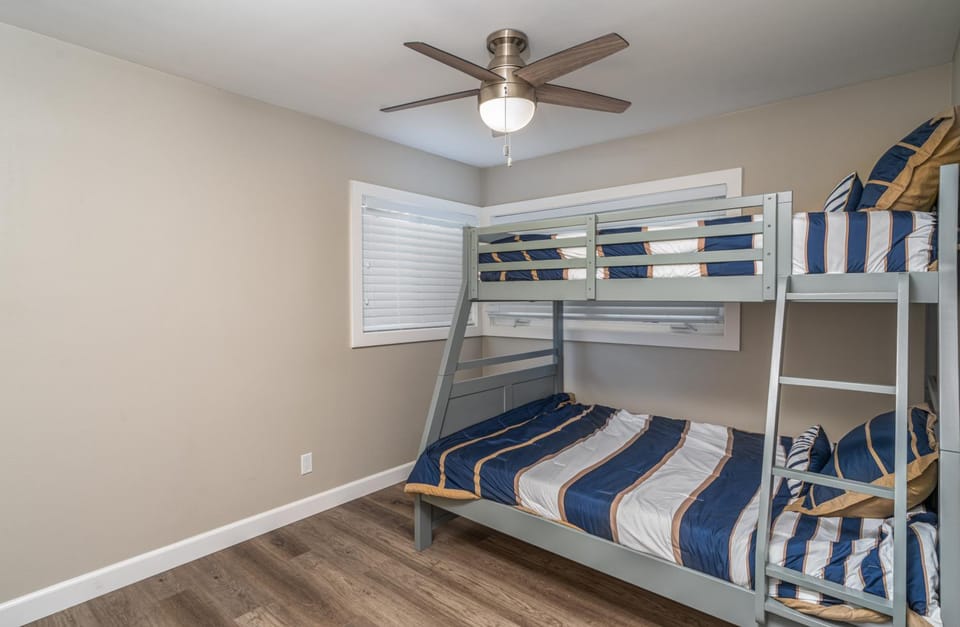 129 Opal Ave B House in Balboa Island