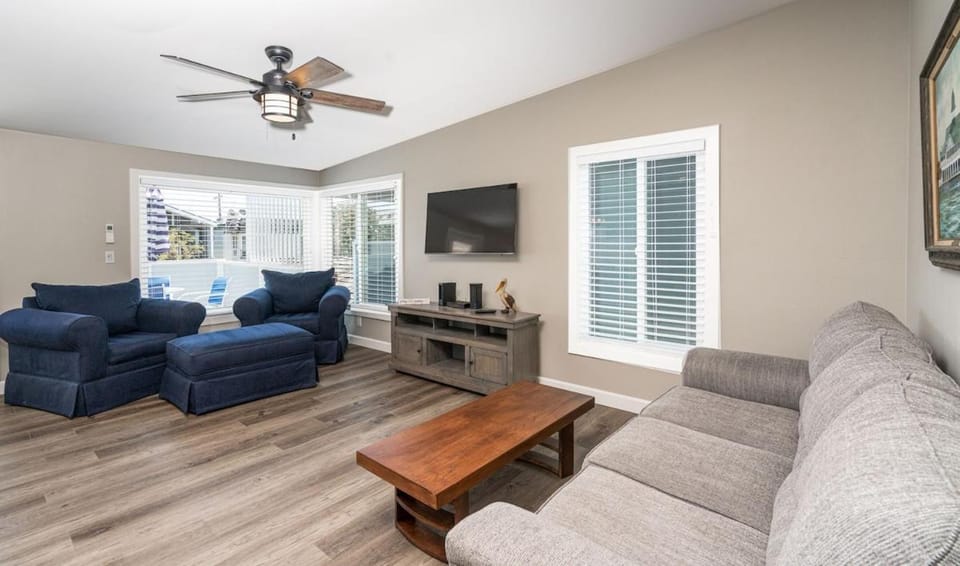 129 Opal Ave B House in Balboa Island