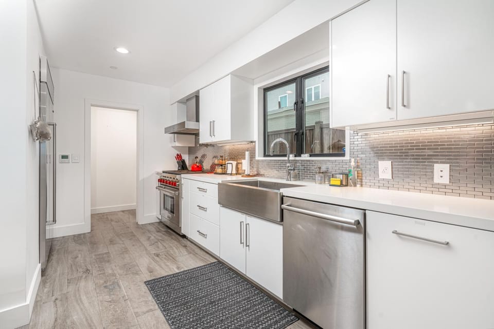 Pier to Pier House in Balboa Peninsula