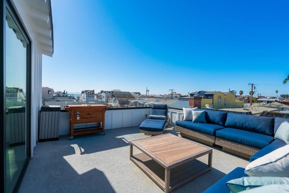 Upper West Newport House in Balboa Peninsula