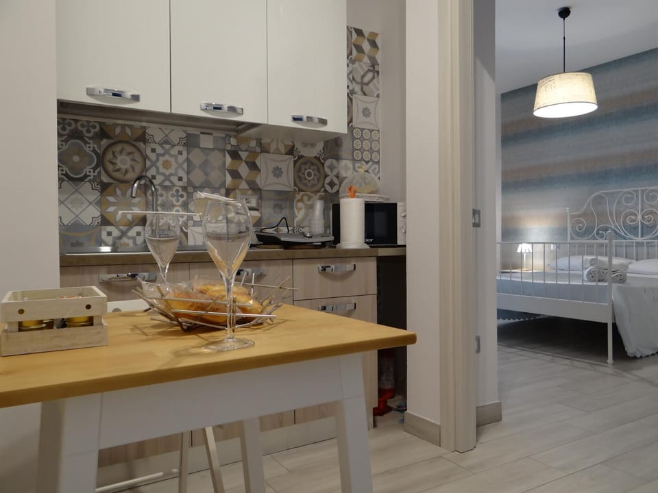 Kitchen or kitchenette, Breakfast
