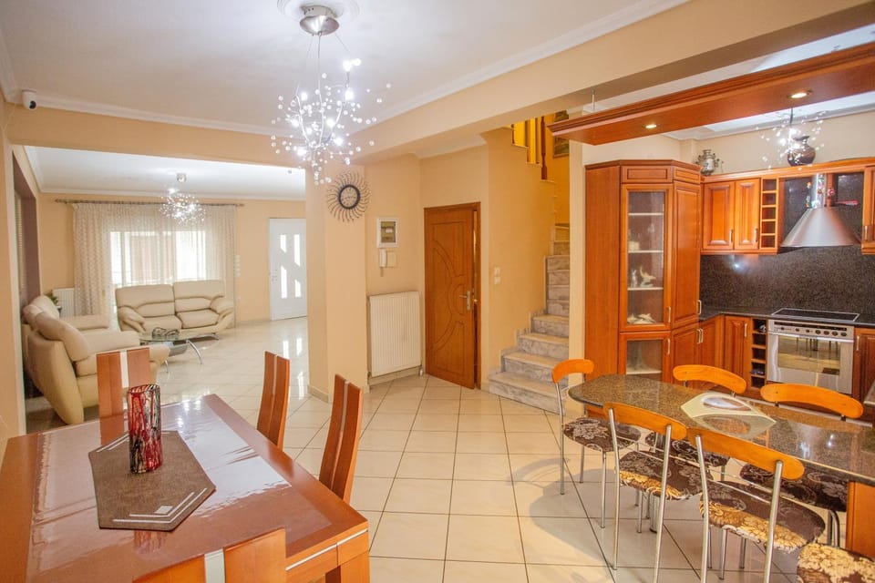 TV and multimedia, Kitchen or kitchenette, Living room, Seating area, Dining area, minibar