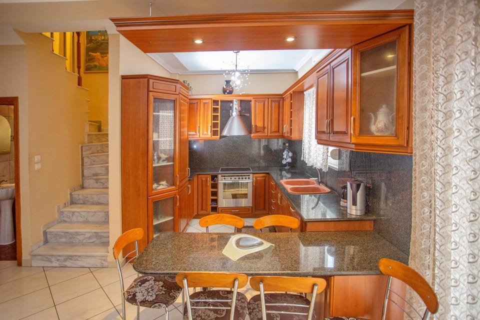 Kitchen or kitchenette, Dining area, minibar, pet friendly, stove
