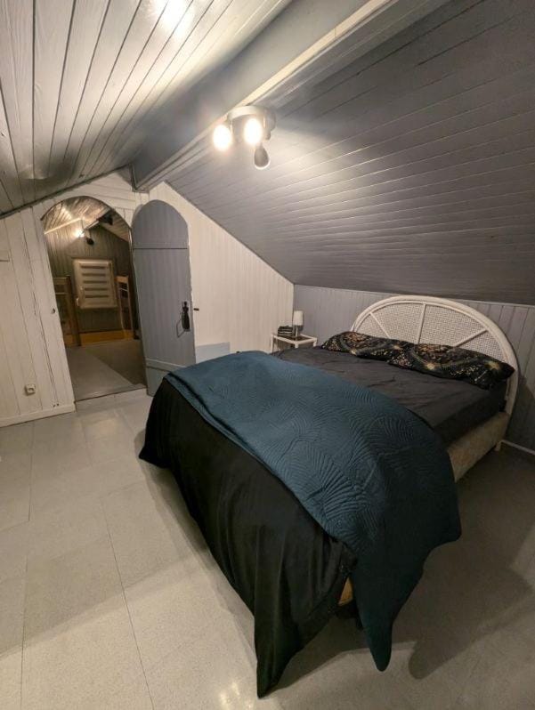 Maison atypique 5 couchages ,2 lits doubles et un lit simple ! avec un grand terrain !animaux bienvenus !wifi netflix écran plat 4k House in Vosges