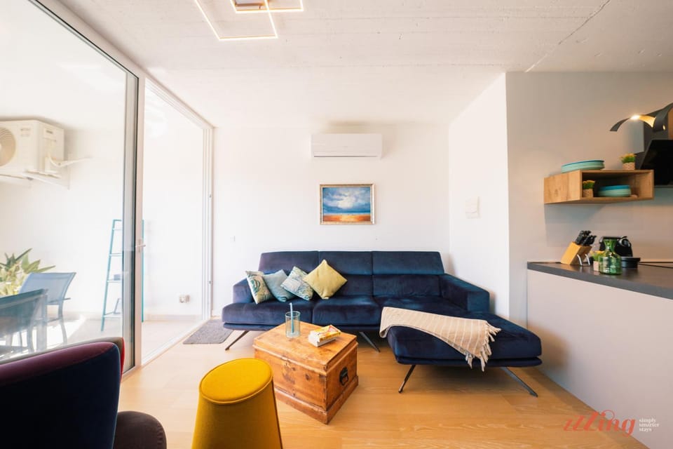 Bed, Living room, Photo of the whole room, air conditioner