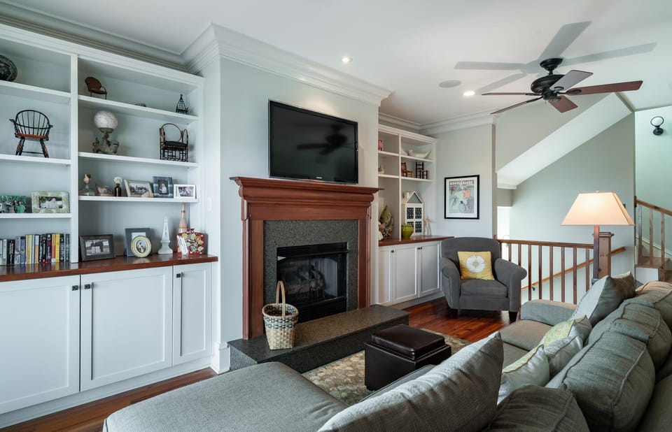 TV and multimedia, Living room, Seating area, fireplace