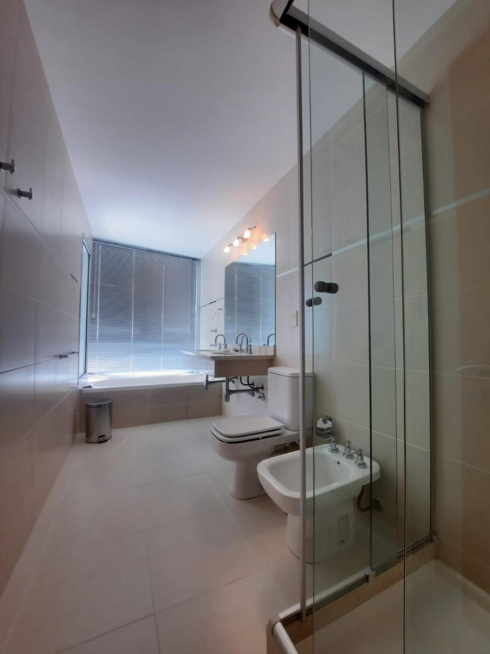 Shower, Toilet, Bathroom, Bath, bidet, towels