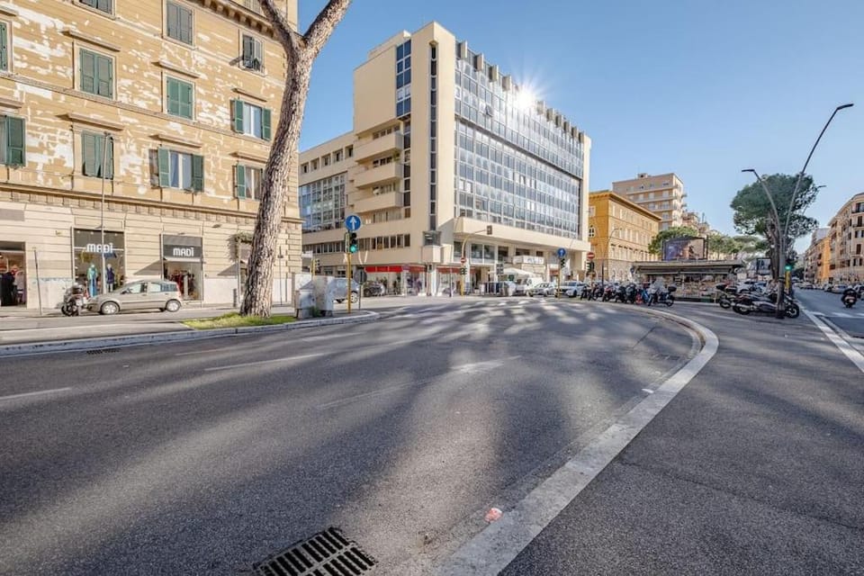 Day, Neighbourhood, City view, Street view, Location
