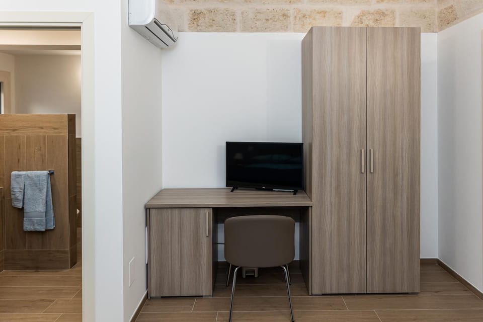 TV and multimedia, wardrobe