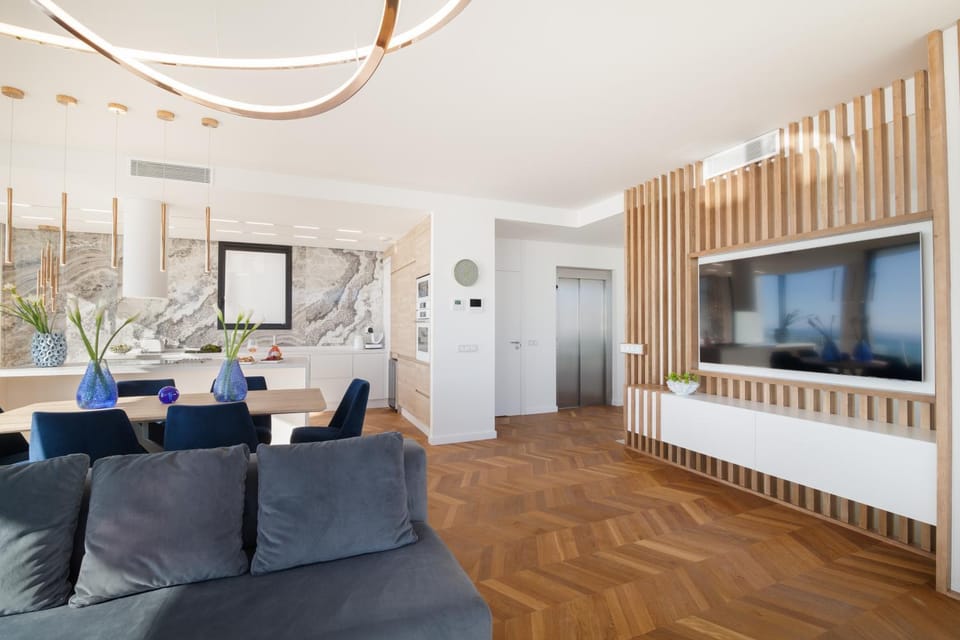 Communal lounge/ TV room, TV and multimedia, Living room, Seating area, Dining area, Evening entertainment