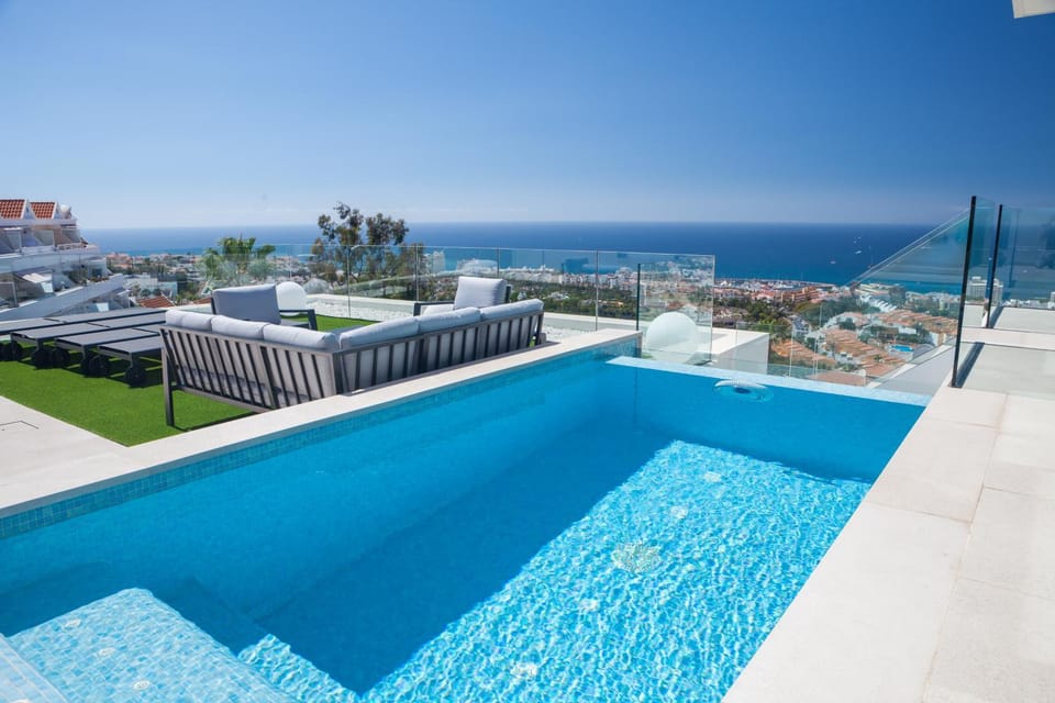 Property building, Day, Natural landscape, Pool view, Sea view, Swimming pool, sunbed
