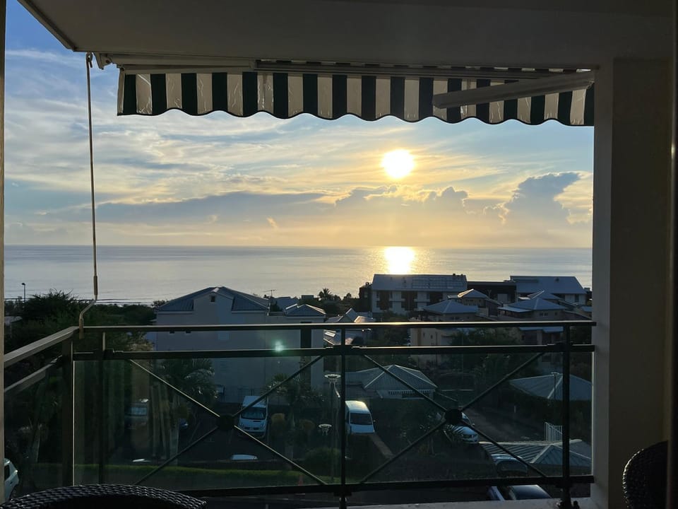 View (from property/room), Balcony/Terrace, Sea view, Sunset