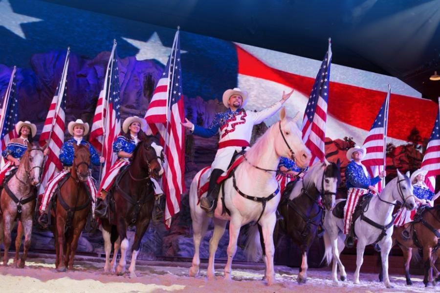 3BR Lake View Condo - Stairs Required - Close to Marina - Pool -FREE TICKETS INCLUDED - 700EP House in Ridgedale