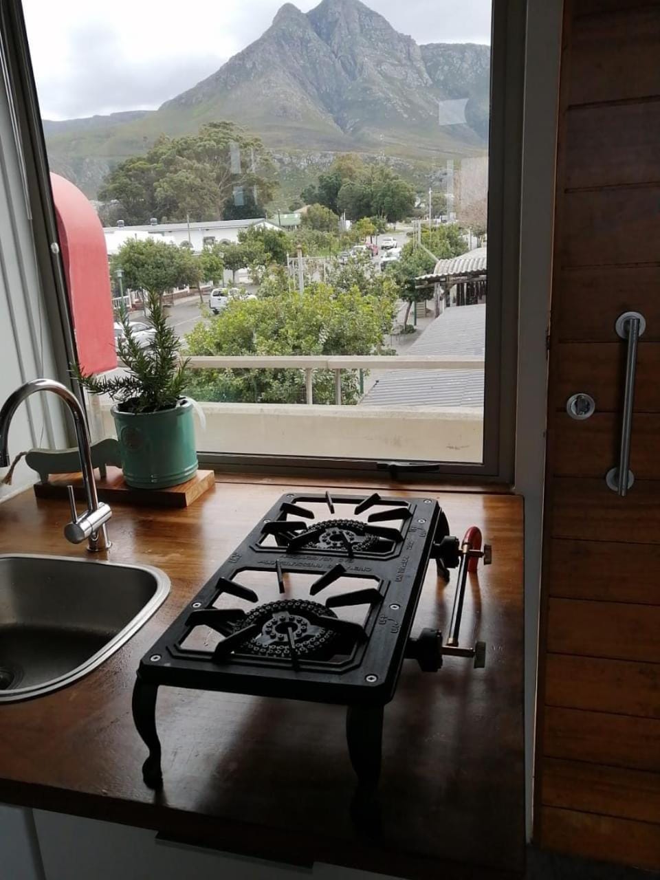 Kitchen or kitchenette, Mountain view