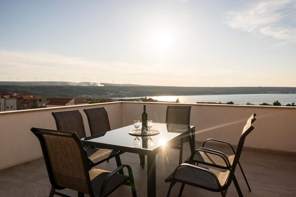Patio, Day, Balcony/Terrace, Dining area, Sea view