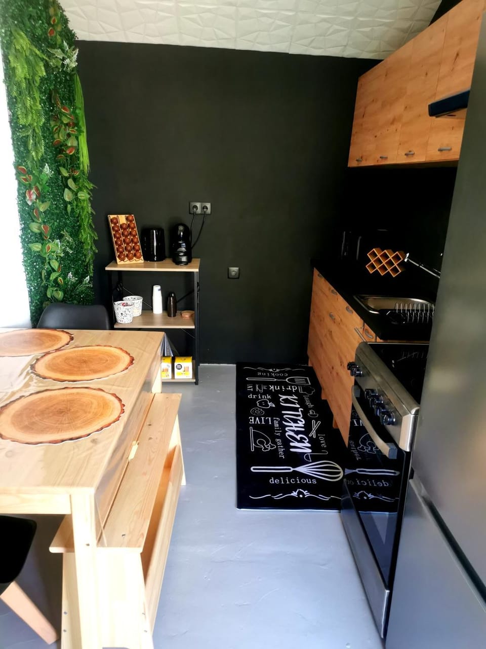 Kitchen or kitchenette, Dining area, minibar, pet friendly, stove