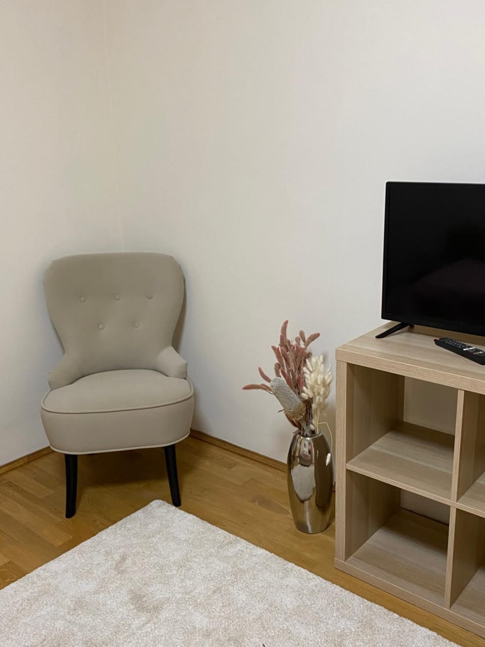 TV and multimedia, Decorative detail, Seating area, hair dresser