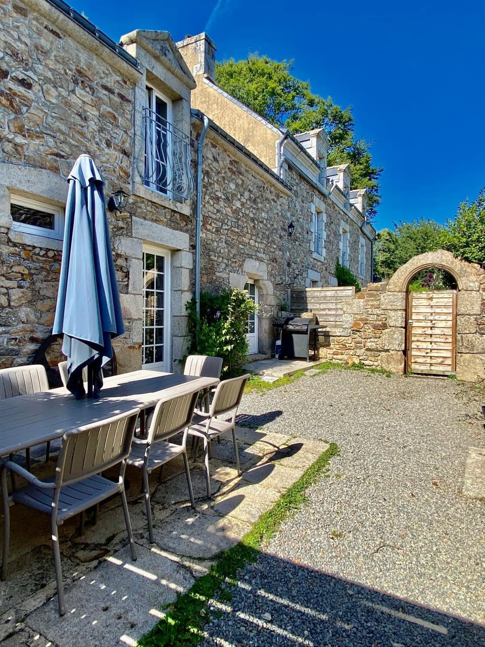 Property building, Patio, Dining area