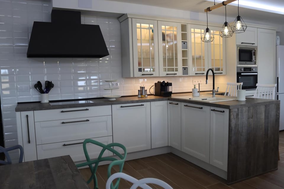 Kitchen or kitchenette, dishwasher