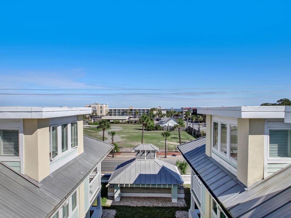 Bare Feet Retreat House in Tybee Island