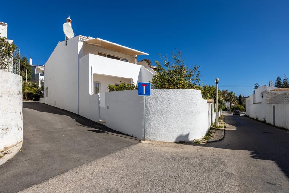 Property building, Facade/entrance, Off site