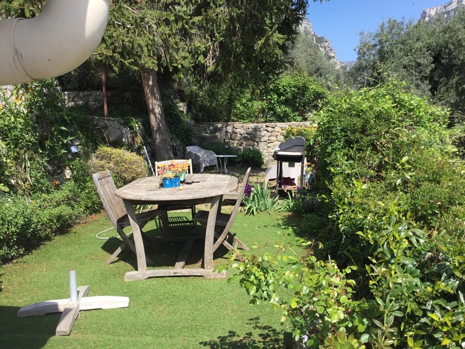 Charmante maison avec piscine Apartment in French Riviera