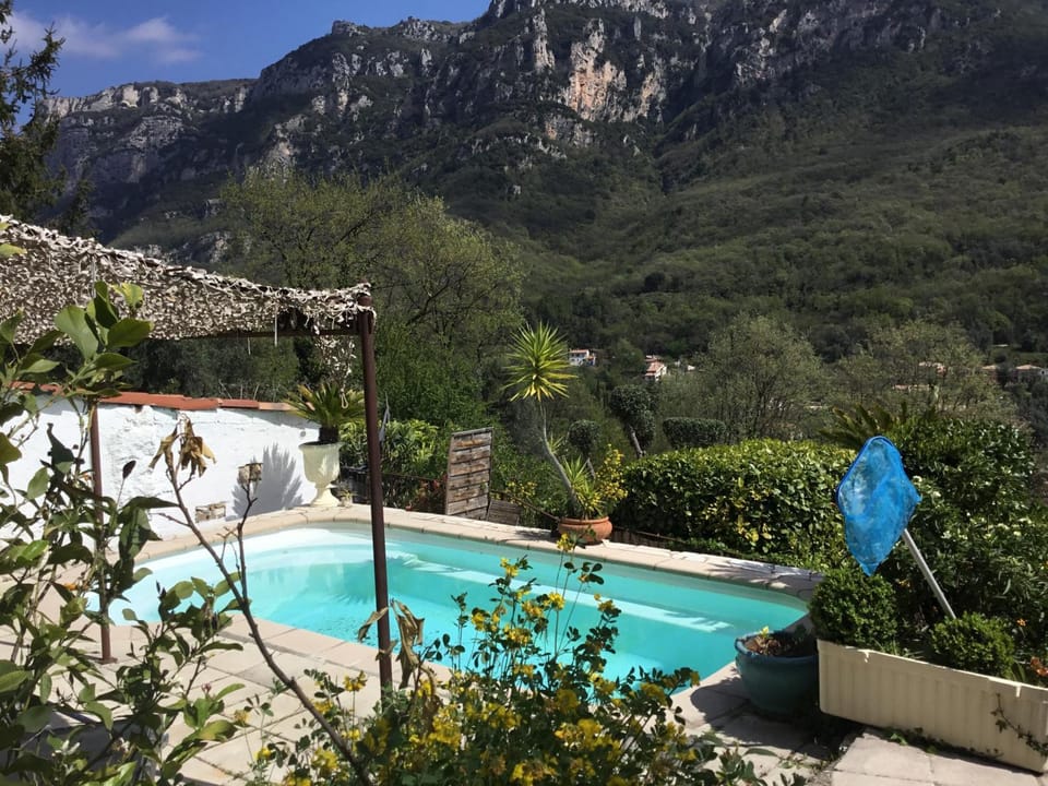 Charmante maison avec piscine Apartment in French Riviera