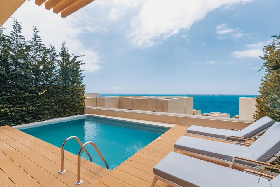 Patio, Day, Natural landscape, View (from property/room), Pool view, Sea view, Swimming pool, sunbed