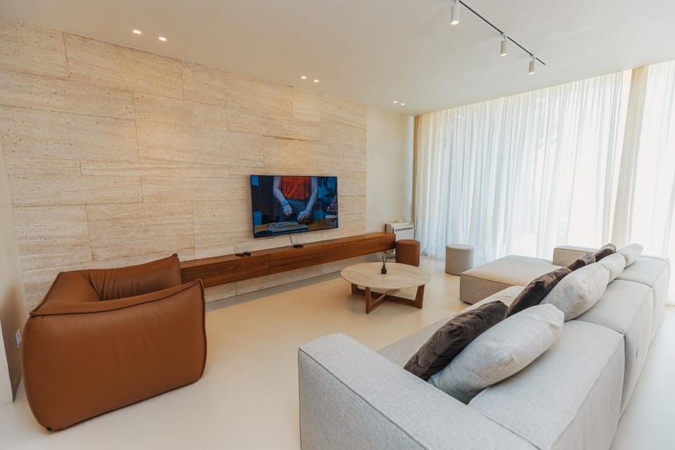 Communal lounge/ TV room, TV and multimedia, Living room