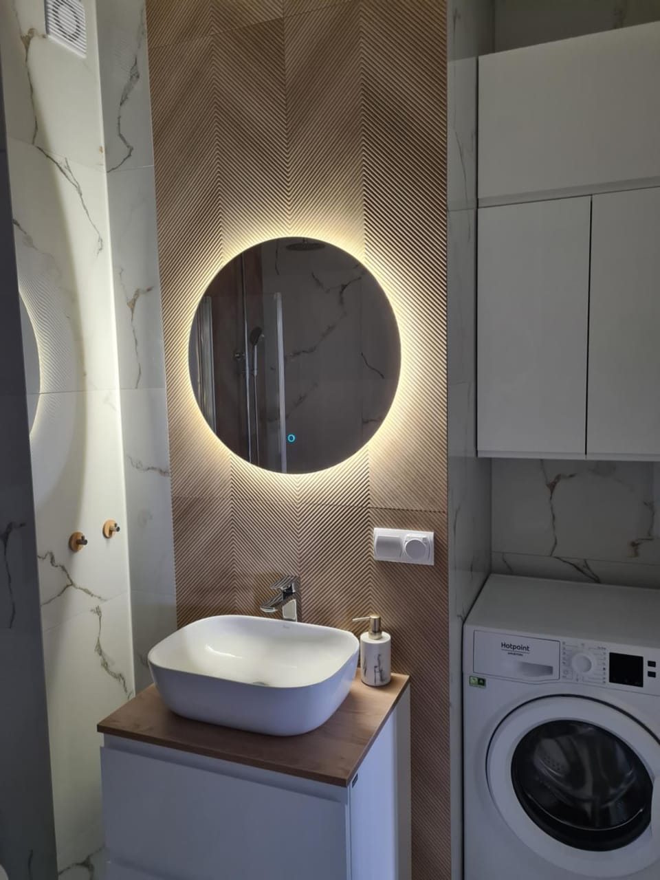 Bathroom, washing machine