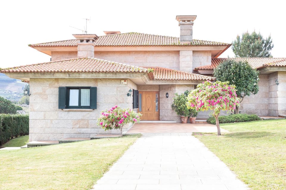 Property building, Spring, Day, Garden, Garden view
