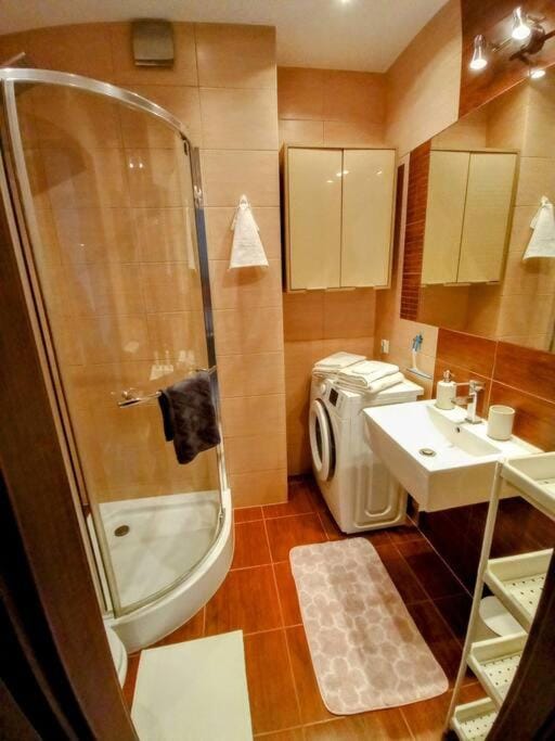 Shower, Bathroom, towels