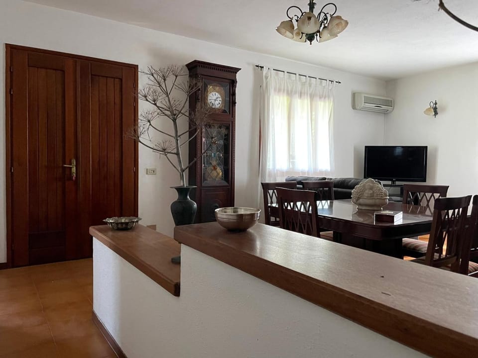 Communal lounge/ TV room, Living room, Dining area