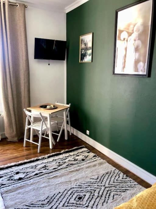 TV and multimedia, Living room, Dining area