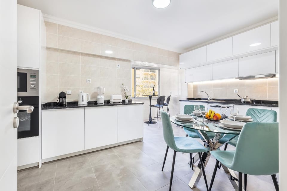 Kitchen or kitchenette, Dining area, dishwasher, minibar, pet friendly, stove