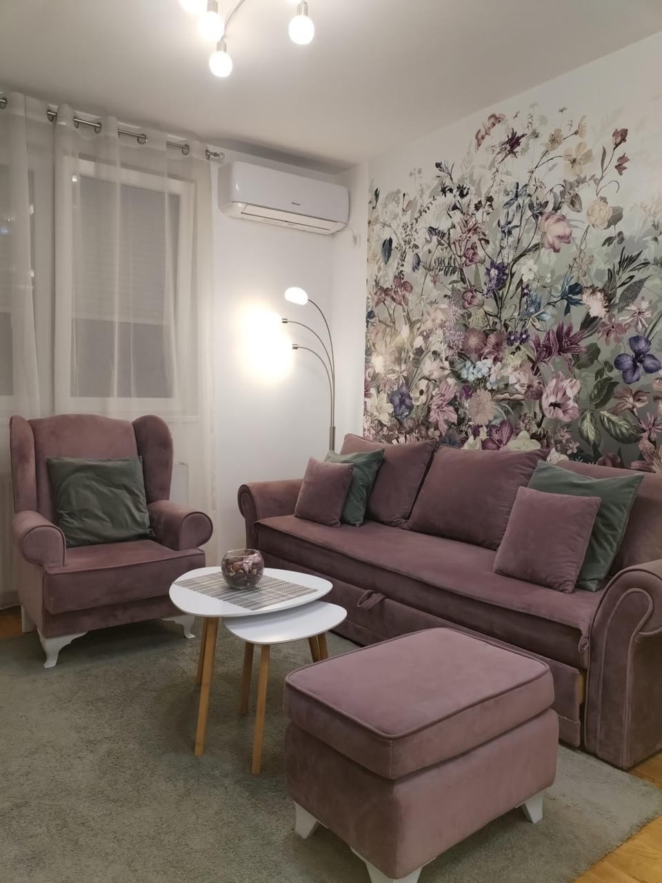 Apartment Spring Flower Apartment in Novi Sad