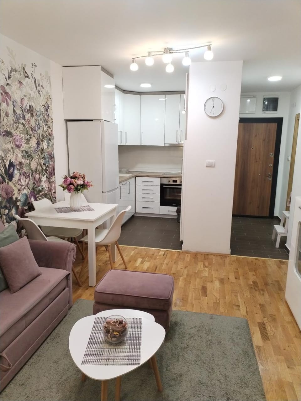 Apartment Spring Flower Apartment in Novi Sad