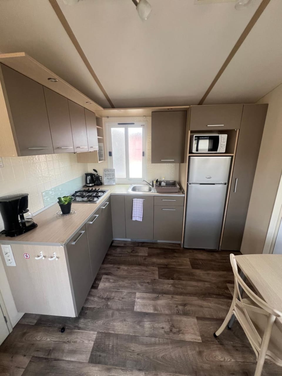Les mobil homes de NOLY TV CLIM 6places 1 place adulte offerte pour la réserve africaine sigean Campground/ 
RV Resort in Port-la-Nouvelle