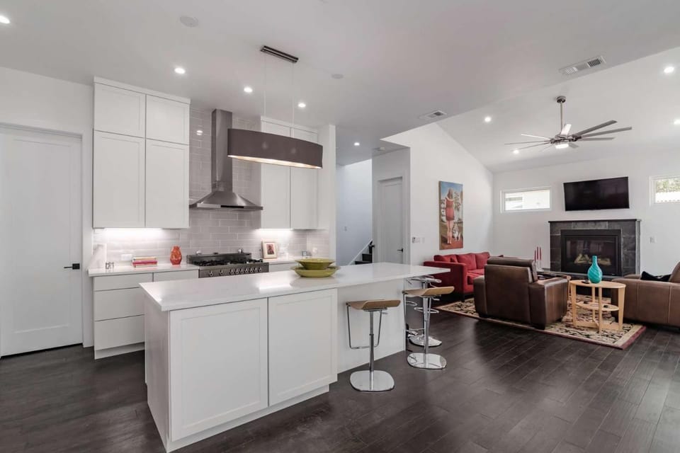 East Elizabeth St Compound House in Austin