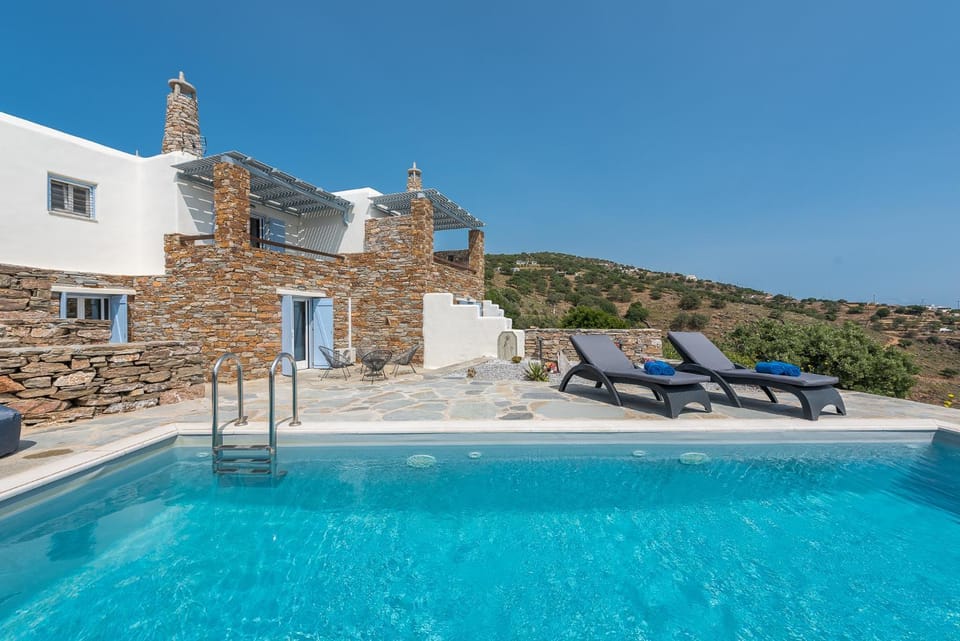 Property building, Swimming pool, sunbed