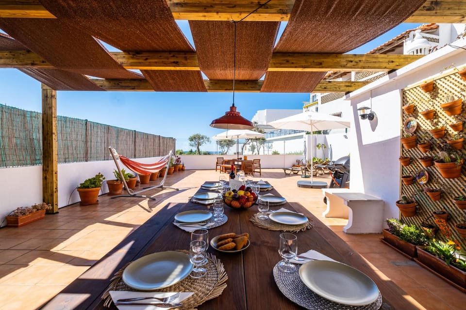 Stunning terrace with ocean view Apartment in Guia