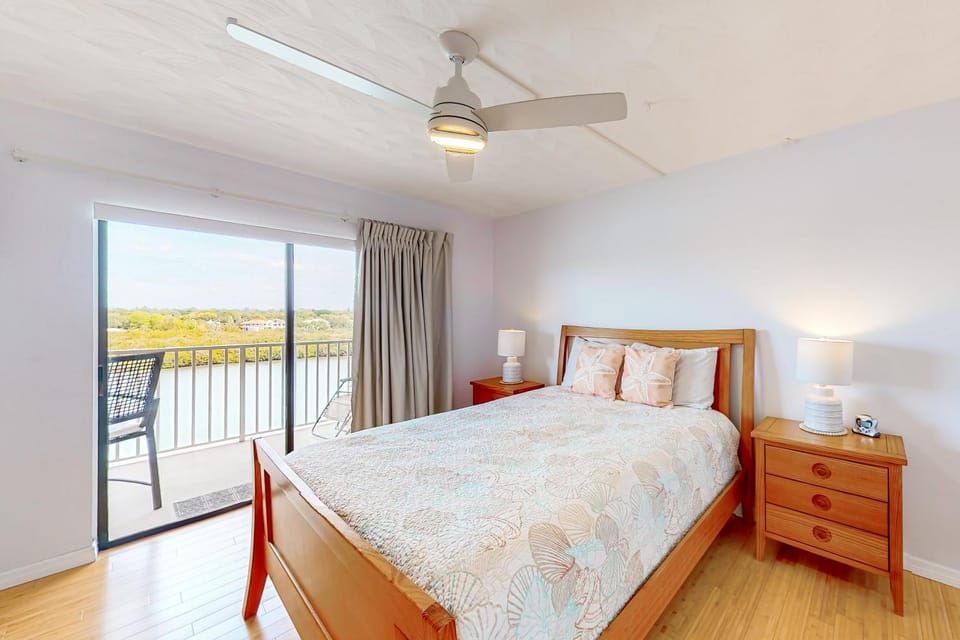A Dreamer's Cottage House in Indian Shores