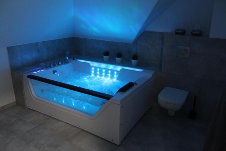 Hot Tub, Spa and wellness centre/facilities