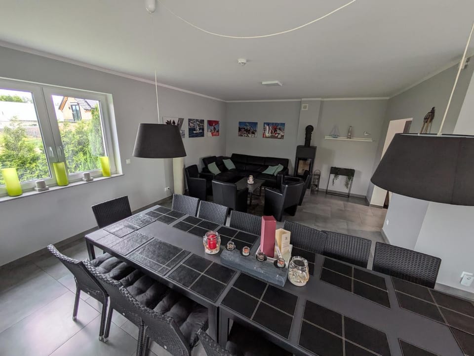 Communal lounge/ TV room, Living room, Dining area, Breakfast, fireplace