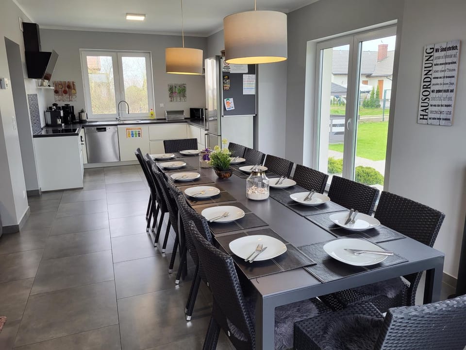 Communal lounge/ TV room, Kitchen or kitchenette, Food and drinks, Dining area, Food, minibar, pet friendly, stove