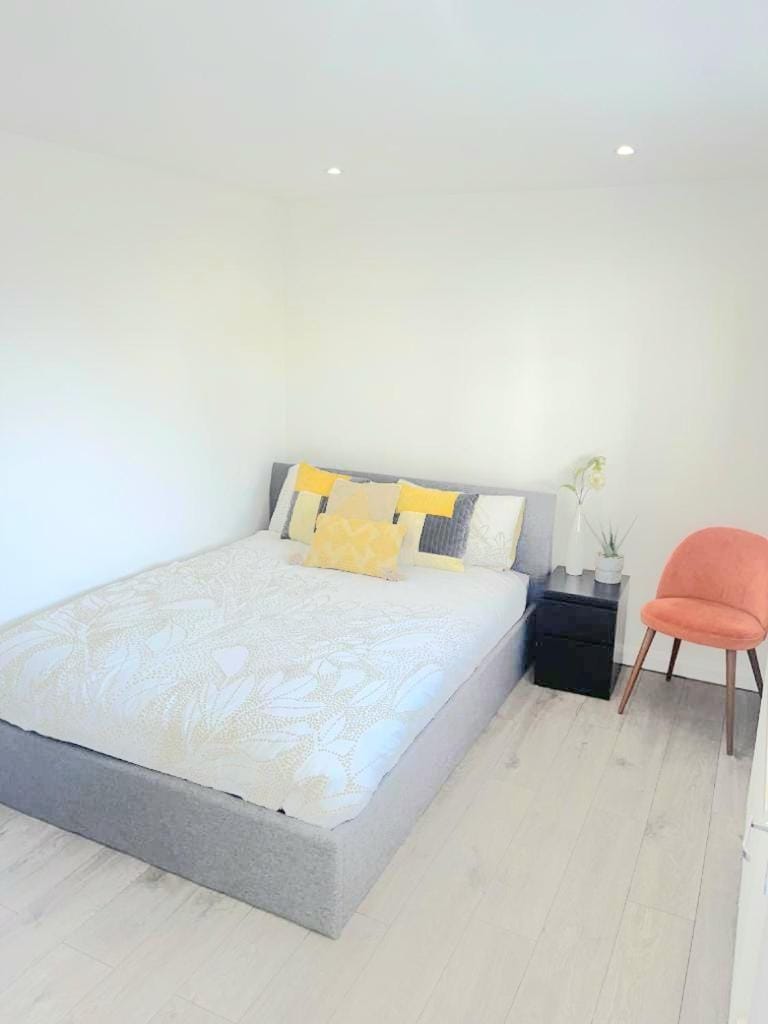Modern 2 Bedroom Flat With Garden Harrow - London Apartment in Harrow