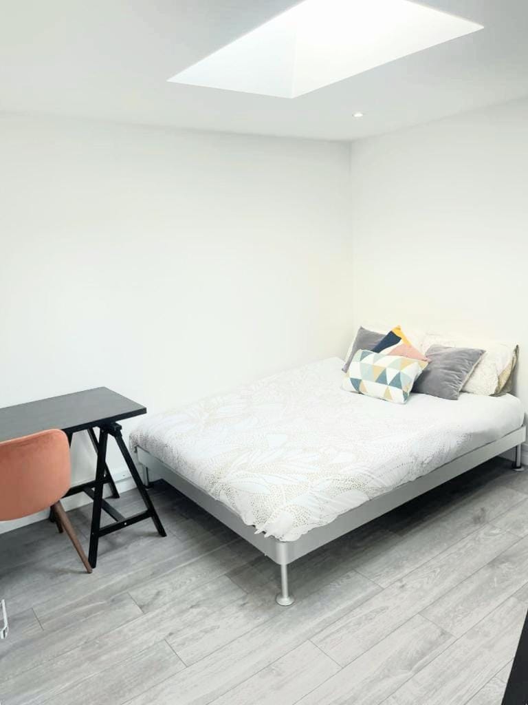 Modern 2 Bedroom Flat With Garden Harrow - London Apartment in Harrow