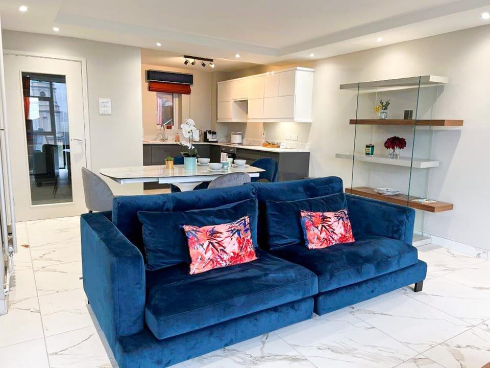 Kitchen or kitchenette, Living room, Seating area, kitchen, kitchen